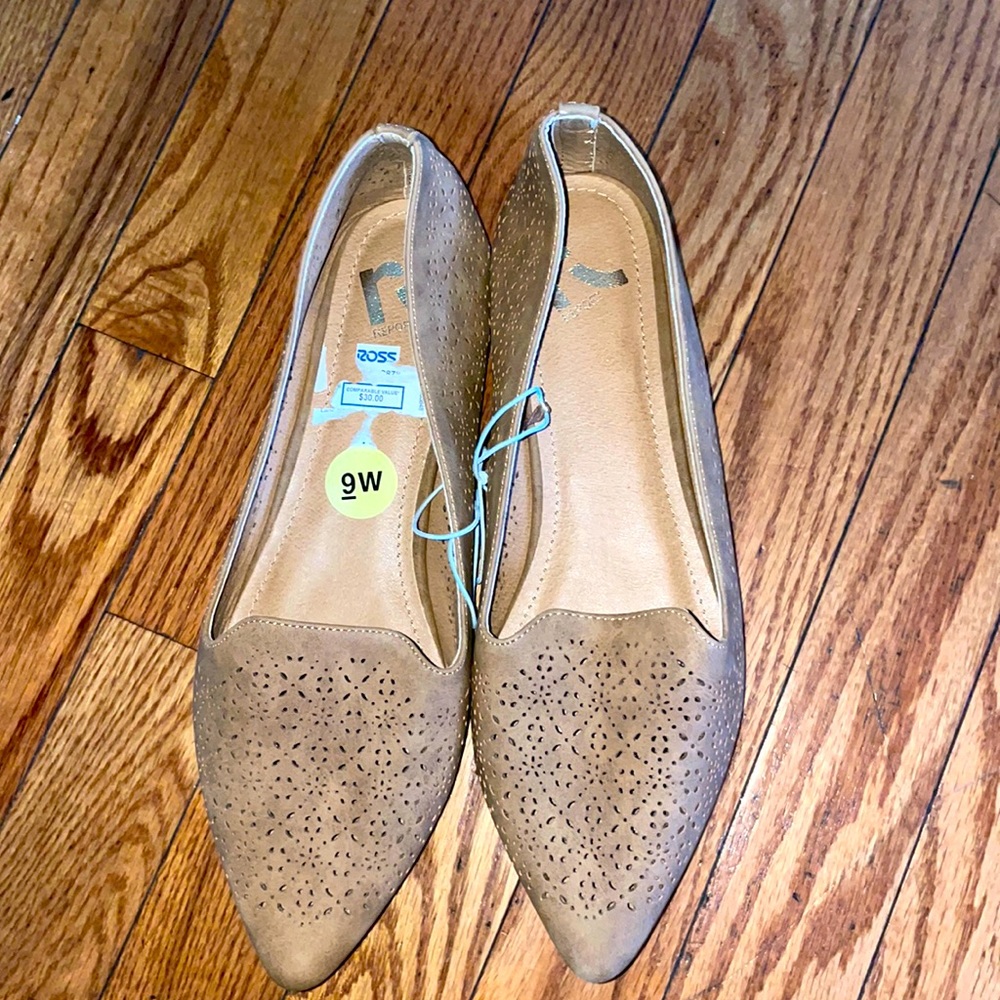Brand New Report Pointy Toe Tan Suede Flats